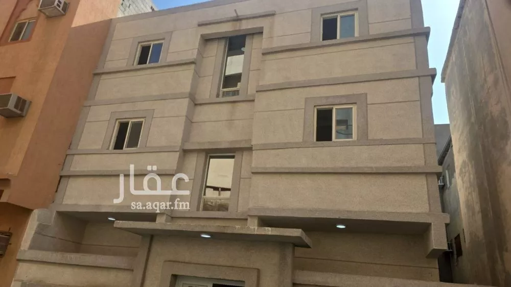 8 bedroom building in Al Badiyah, Eastern Province 27