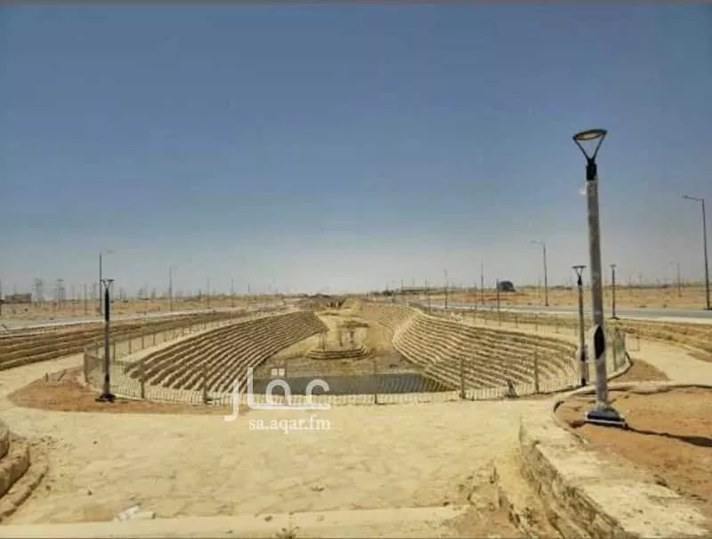 أرض 299 م² في الشرق 5