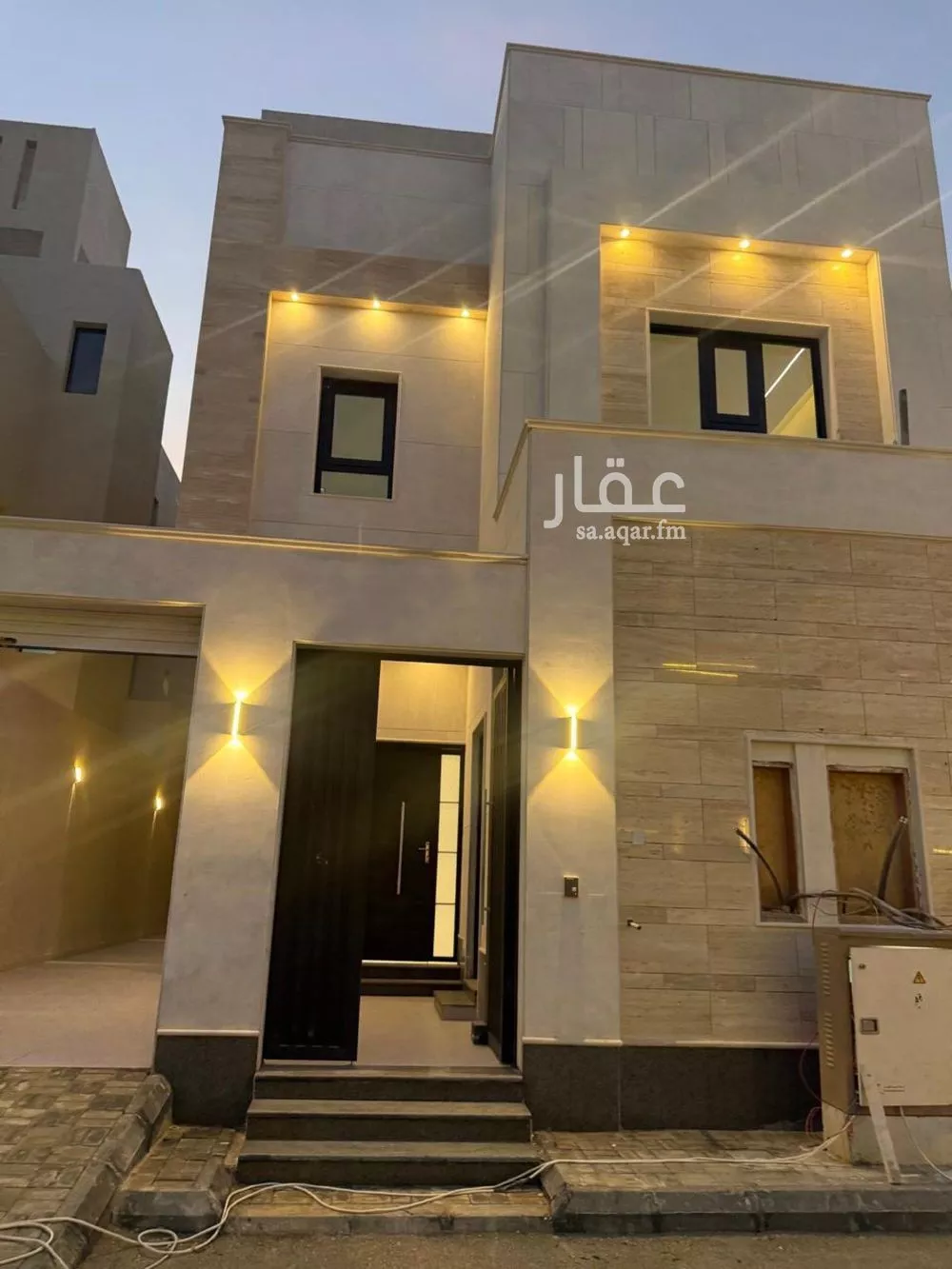 دور 7 غرف في الشرق