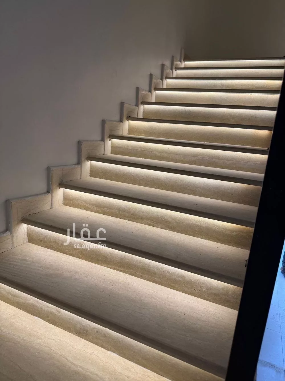 شقة 6 غرف في النظيم 1