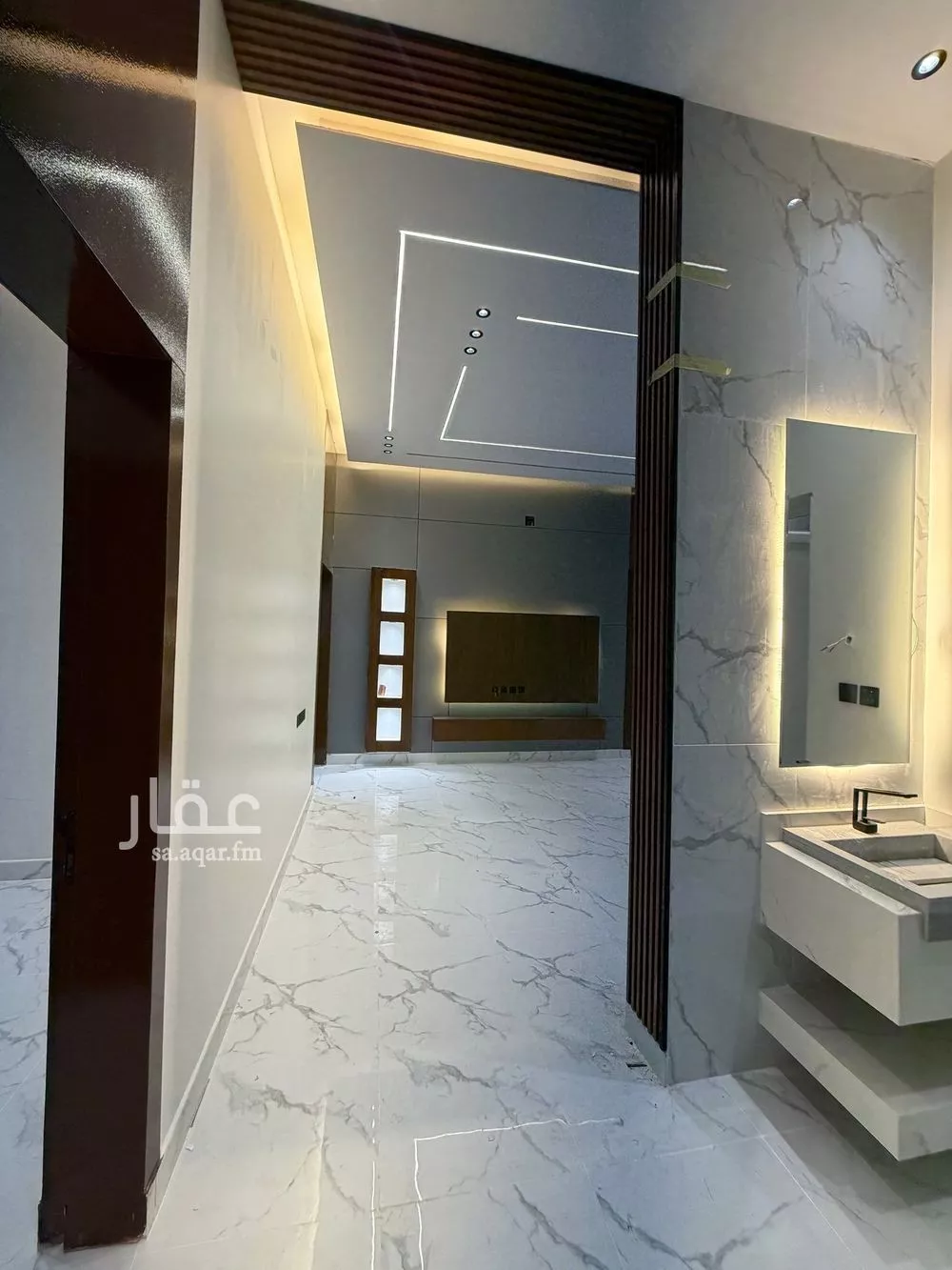 شقة 6 غرف في النظيم 4