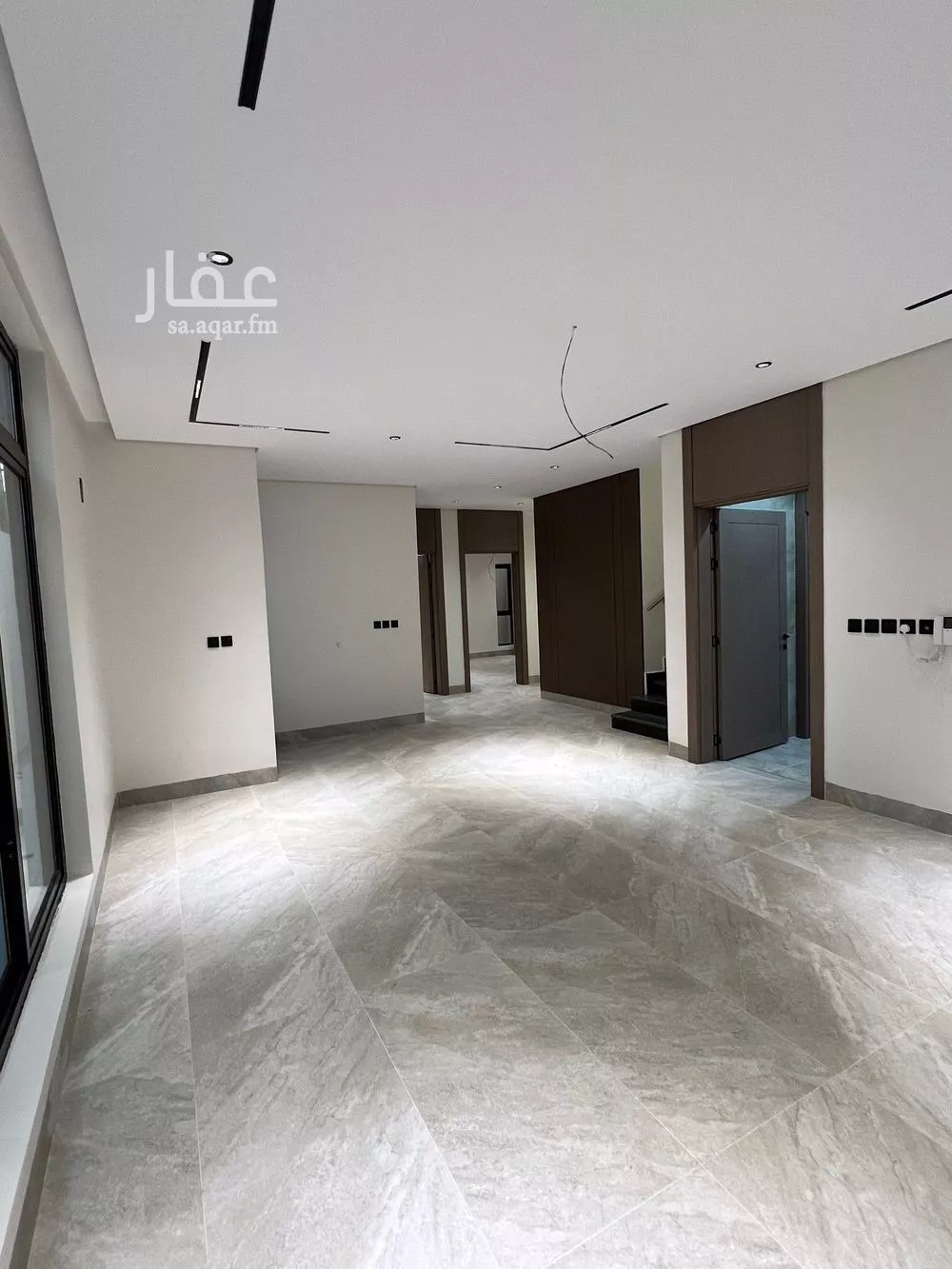 فيلا 8 غرف في الشرق 3