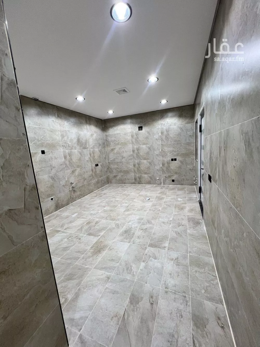 فيلا 8 غرف في الشرق 4