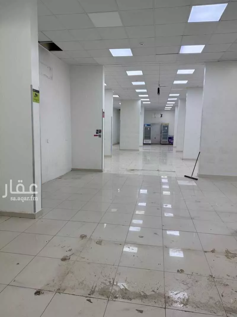 محل 900 م² في ظهرة لبن 3