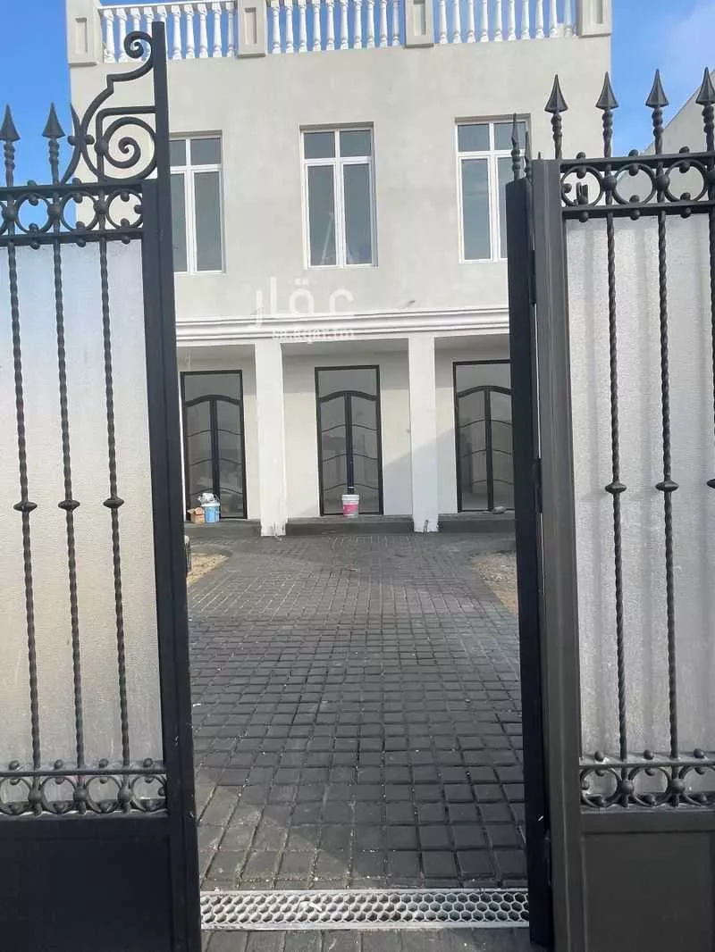 فيلا 5 غرف في الشراع 4