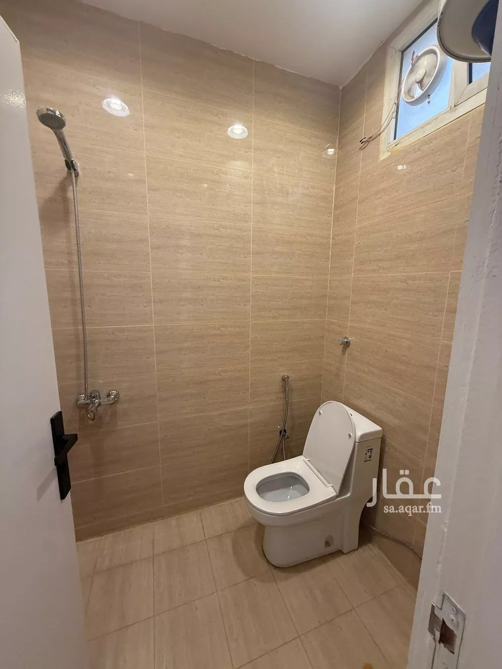 شقة 3 غرف في العقيق 4