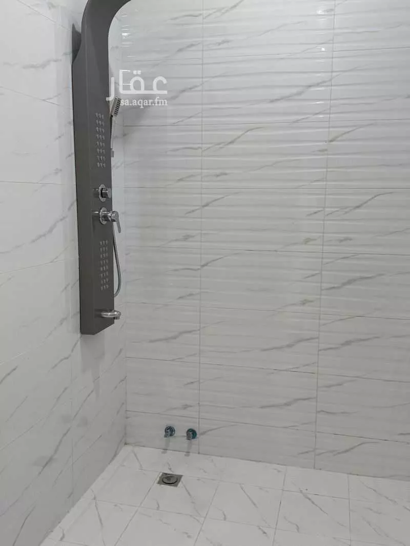 فيلا 7 غرف في طيبة 2