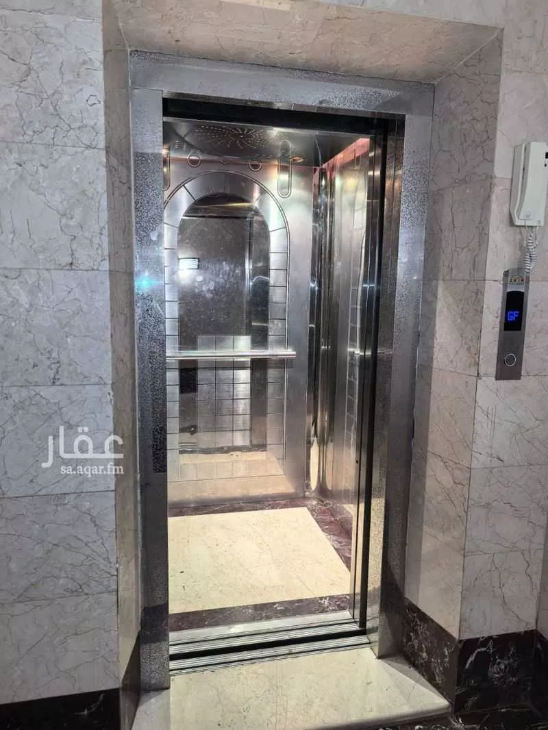 عمارة 712 م² في العريض 5