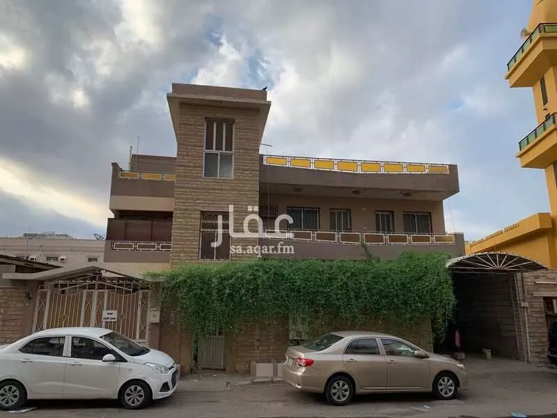 أرض 400 م² في العزيزية 3