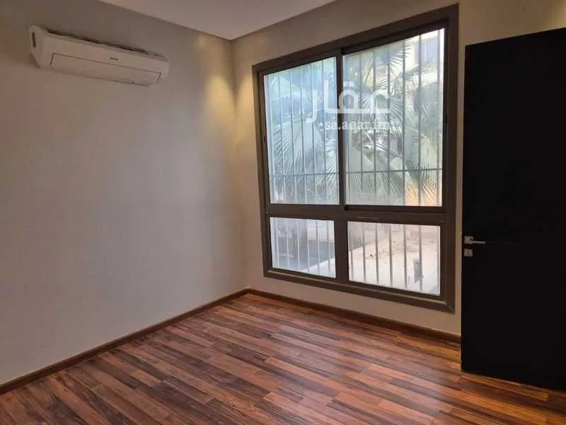 فيلا 4 غرف في العارض 5