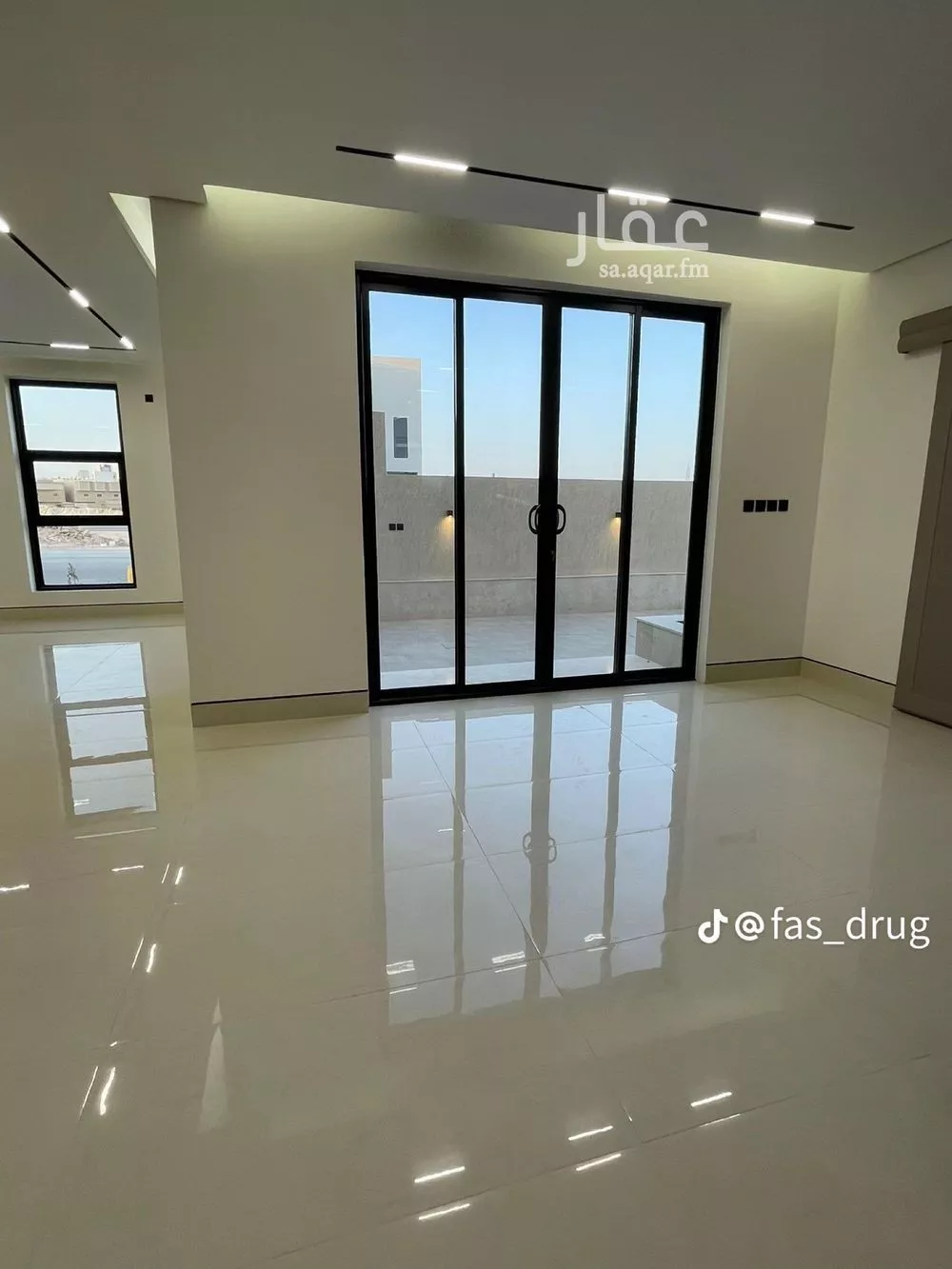 فيلا 6 غرف في المهدية 5