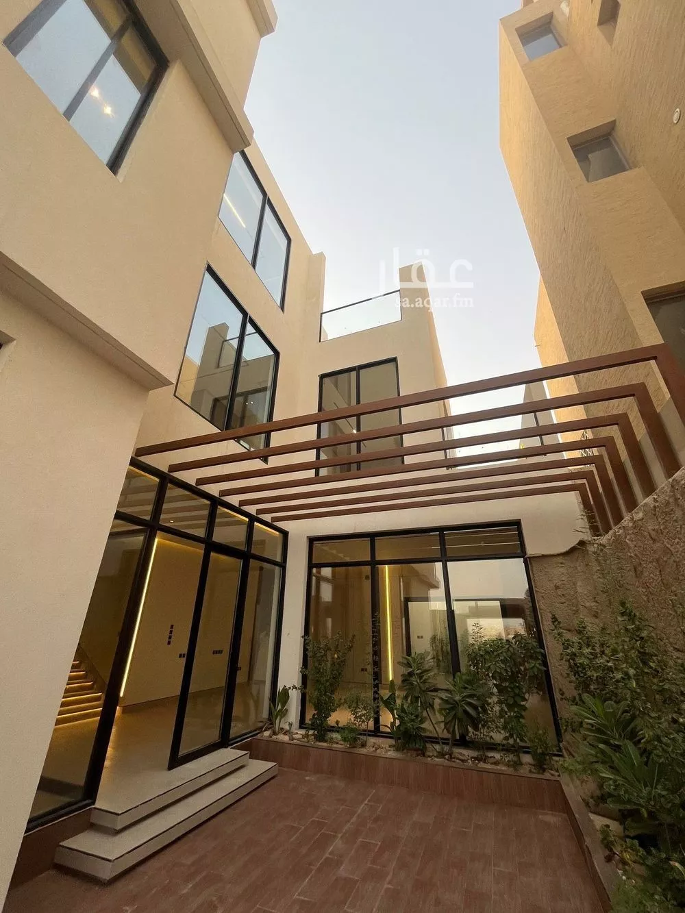 فيلا 6 غرف في المهدية 5