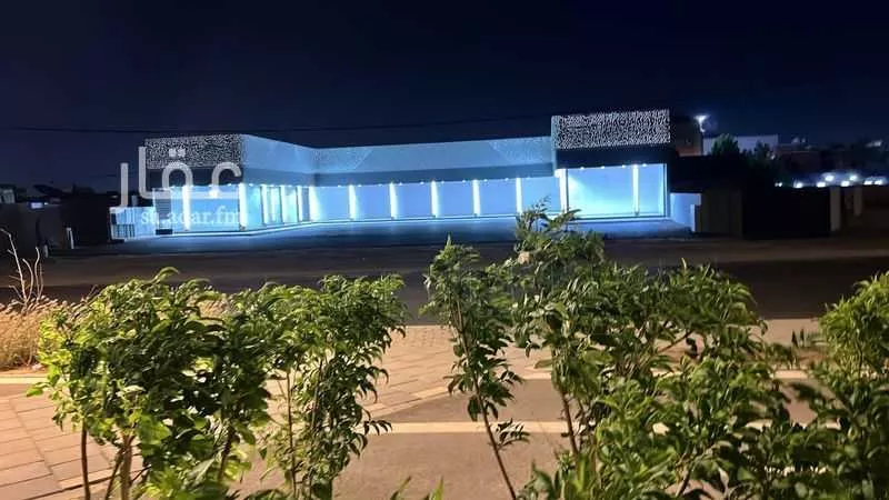 محل 850 م² في القرينة 2