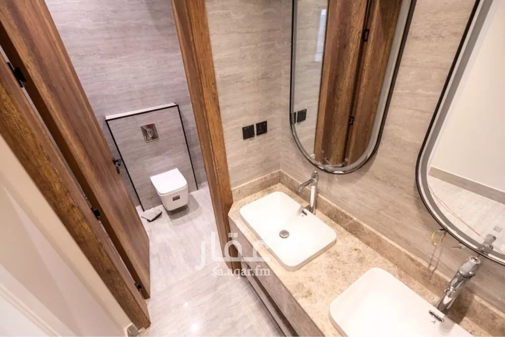 فيلا 8 غرف في العارض 4