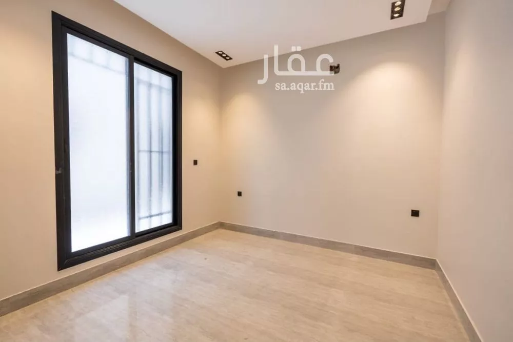 فيلا 8 غرف في العارض 3