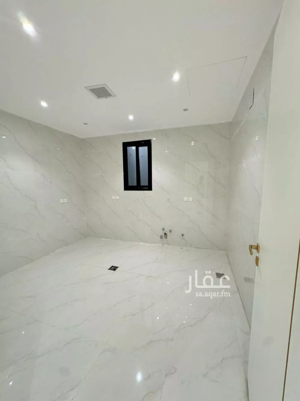 شقة 4 غرف في الرمال 5