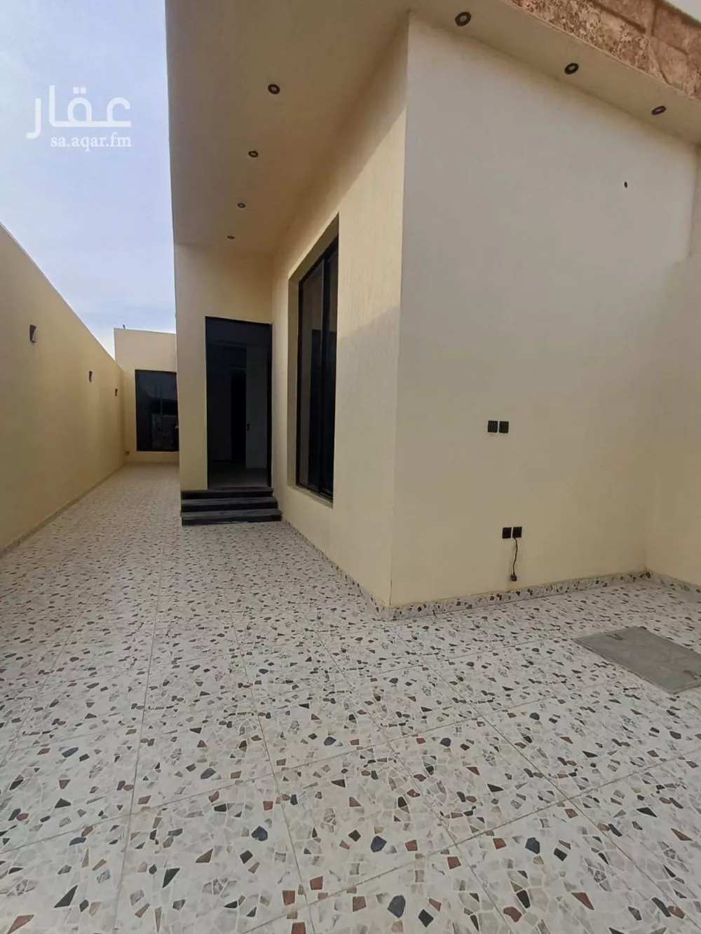 5 bedroom floor in Ash Sharq 1