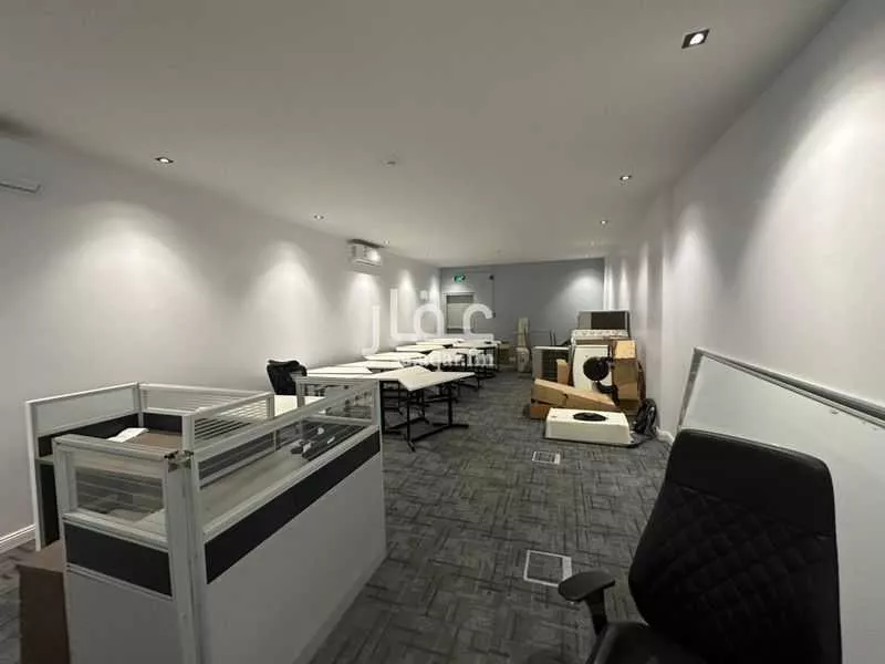 مكتب 5395 م² في الربيع 4