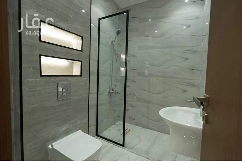 شقة 6 غرف في الرمال 4