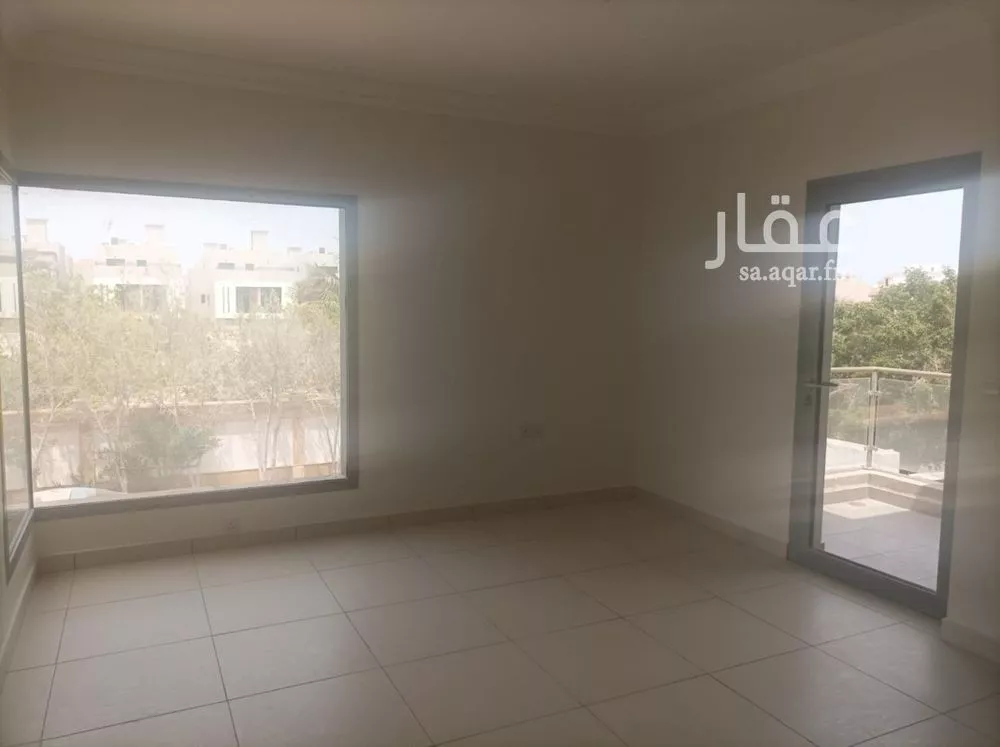 فيلا 5 غرف في الامواج 4