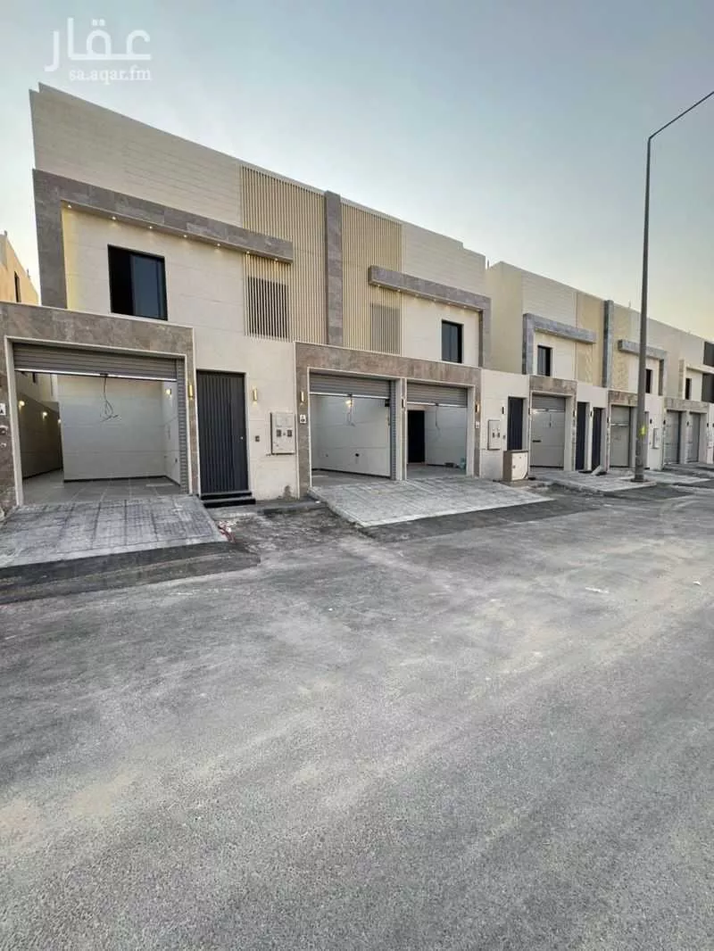 فيلا 6 غرف في عكاظ