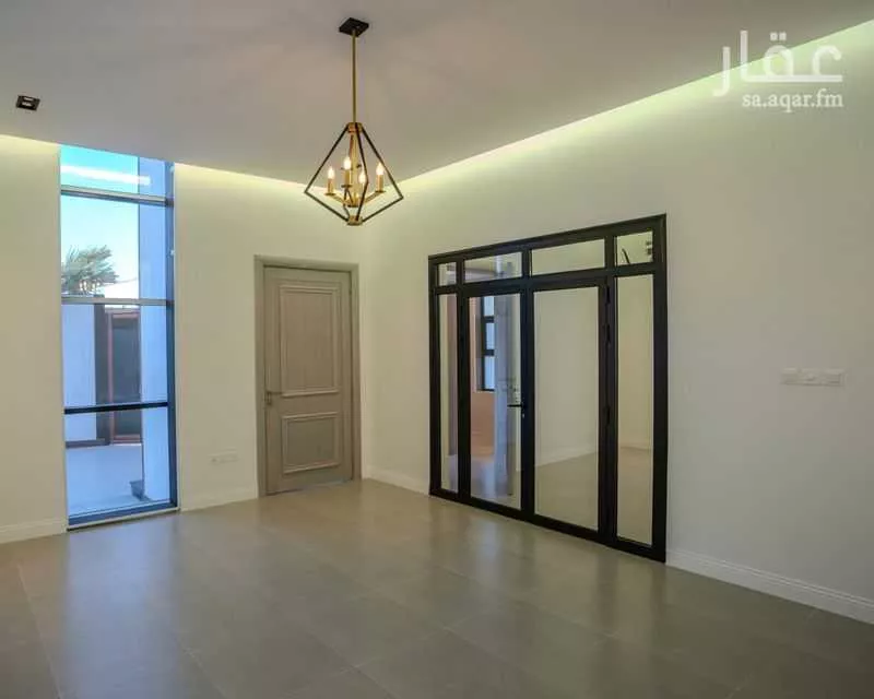 8 bedroom villa in East Beach, Eastern Province 6