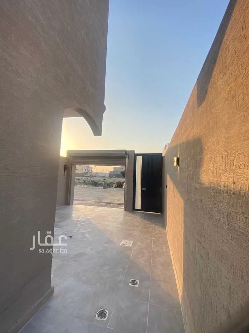 شقة 5 غرف في ضاحية الملك فهد 2