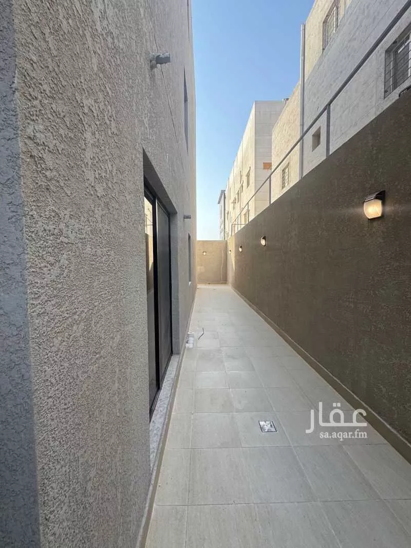 6 bedroom apartment in Uhud 3