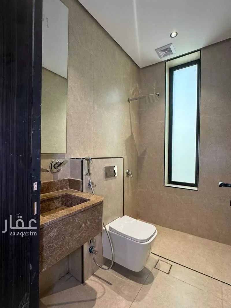 عمارة 212 م² في ضاحية الملك فهد 5