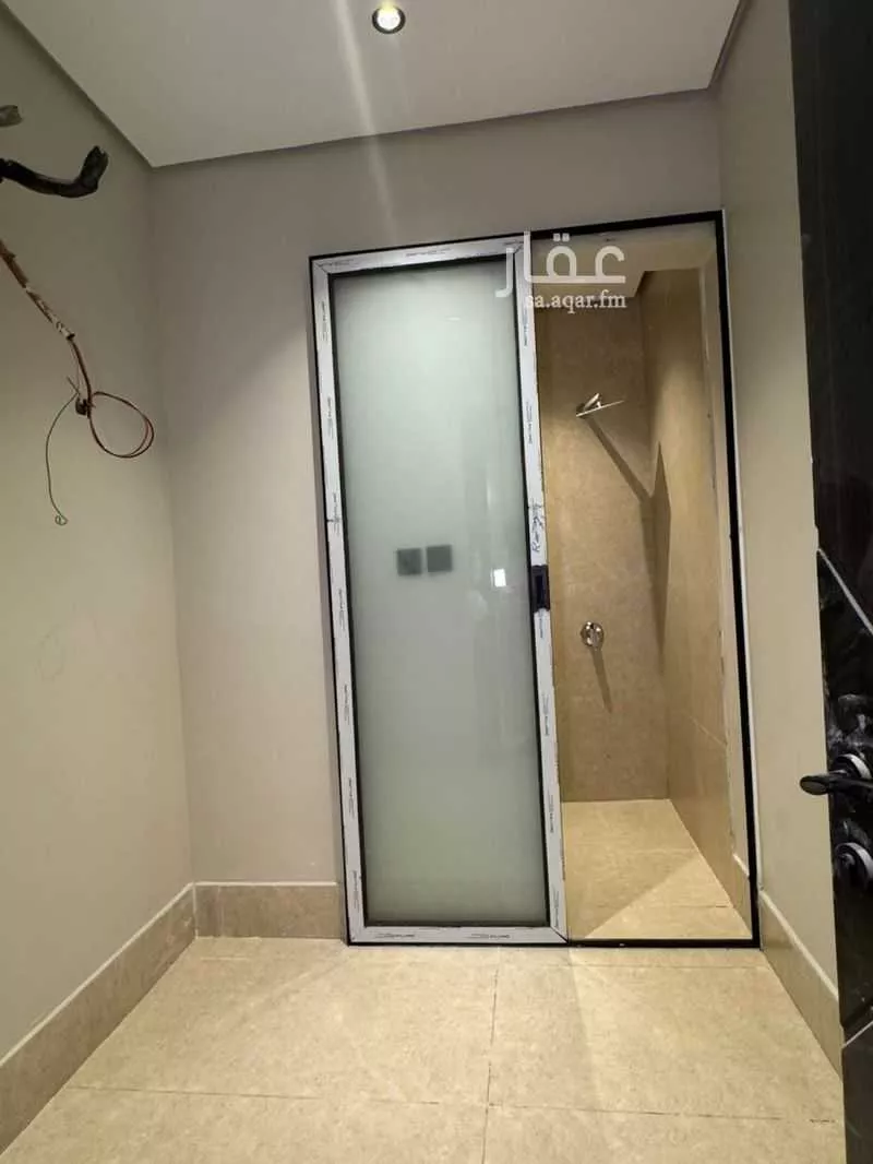 عمارة 212 م² في ضاحية الملك فهد 4