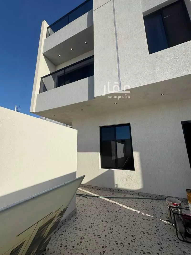 6 bedroom apartment in Al Manar 4