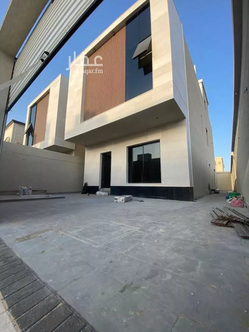 دوبلكس 8 غرف في ضاحية الملك فهد 2