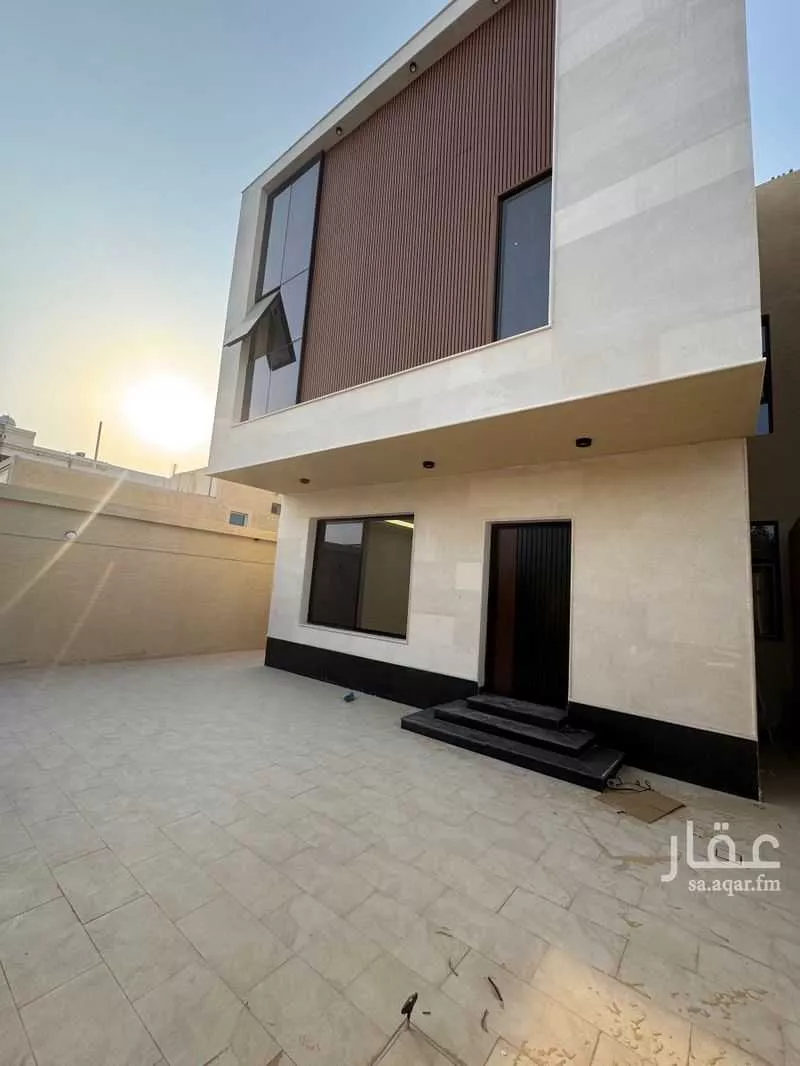دوبلكس 8 غرف في ضاحية الملك فهد 3