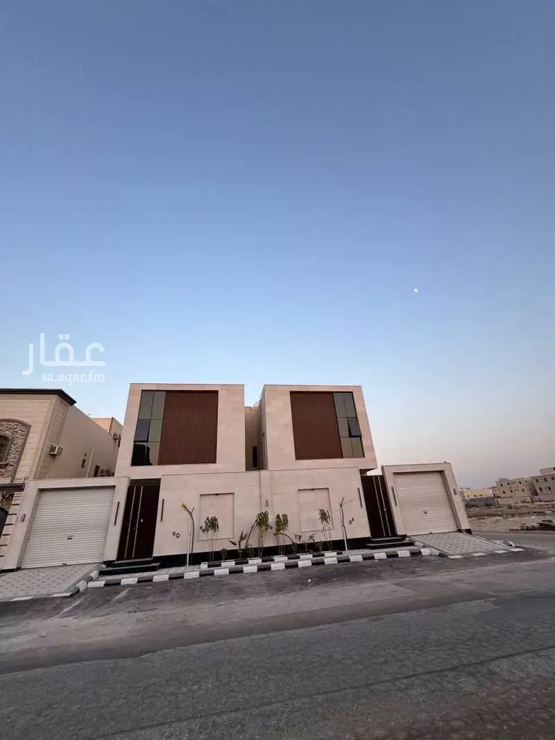 دوبلكس 8 غرف في ضاحية الملك فهد 1