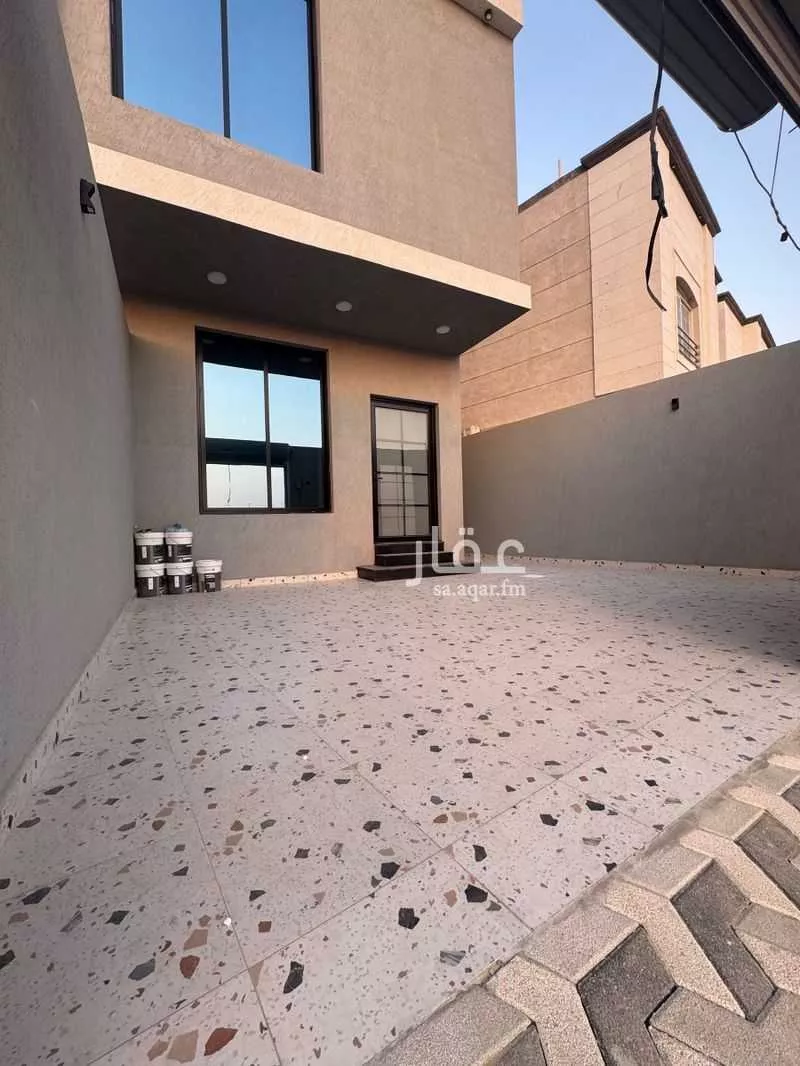 شقة 5 غرف في ضاحية الملك فهد 2