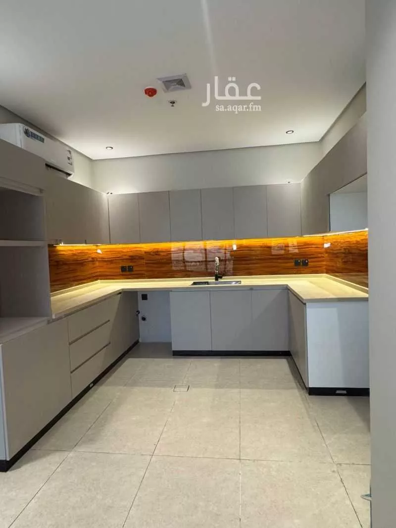 عمارة 212 م² في ضاحية الملك فهد 2