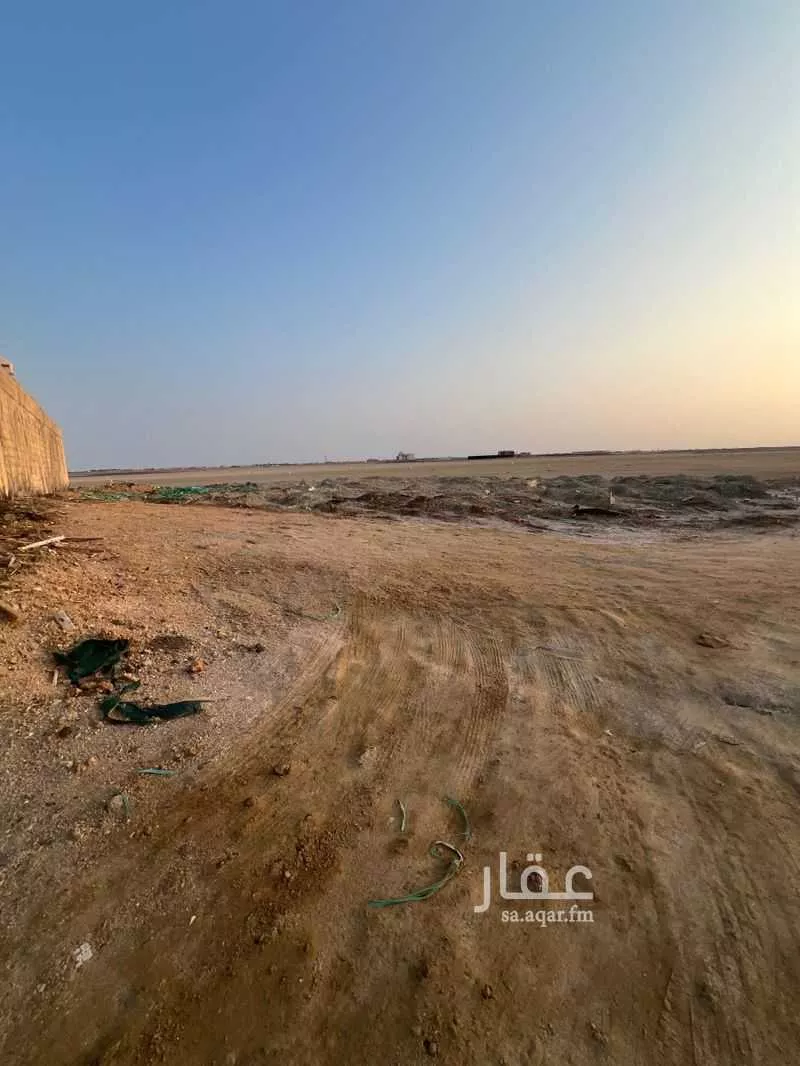 أرض 895 م² في الزمرد 3