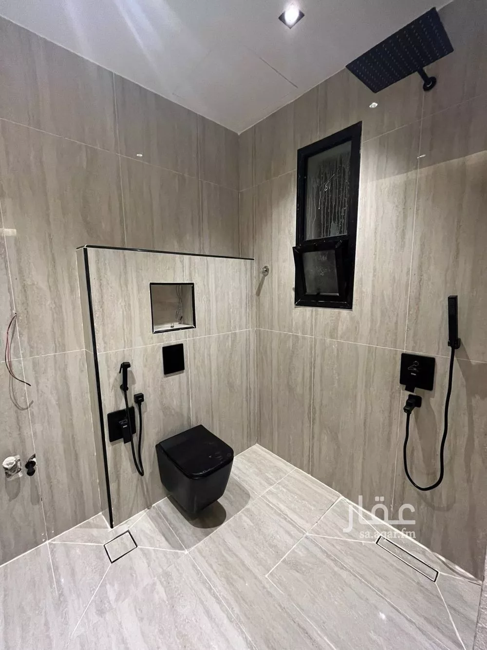 شقة 6 غرف في الرمال 3