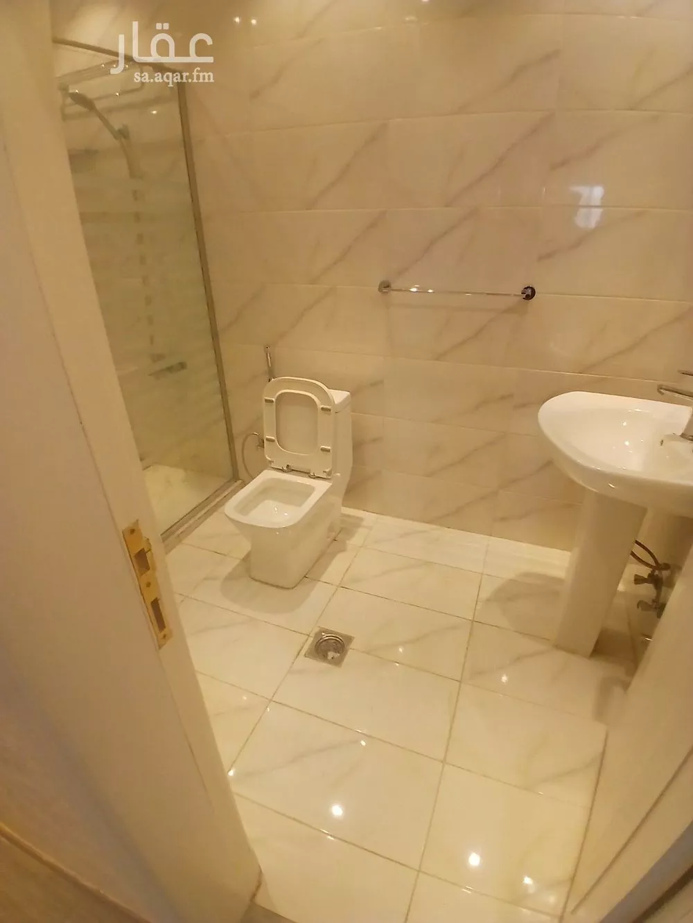 شقة 4 غرف في الملقا 5