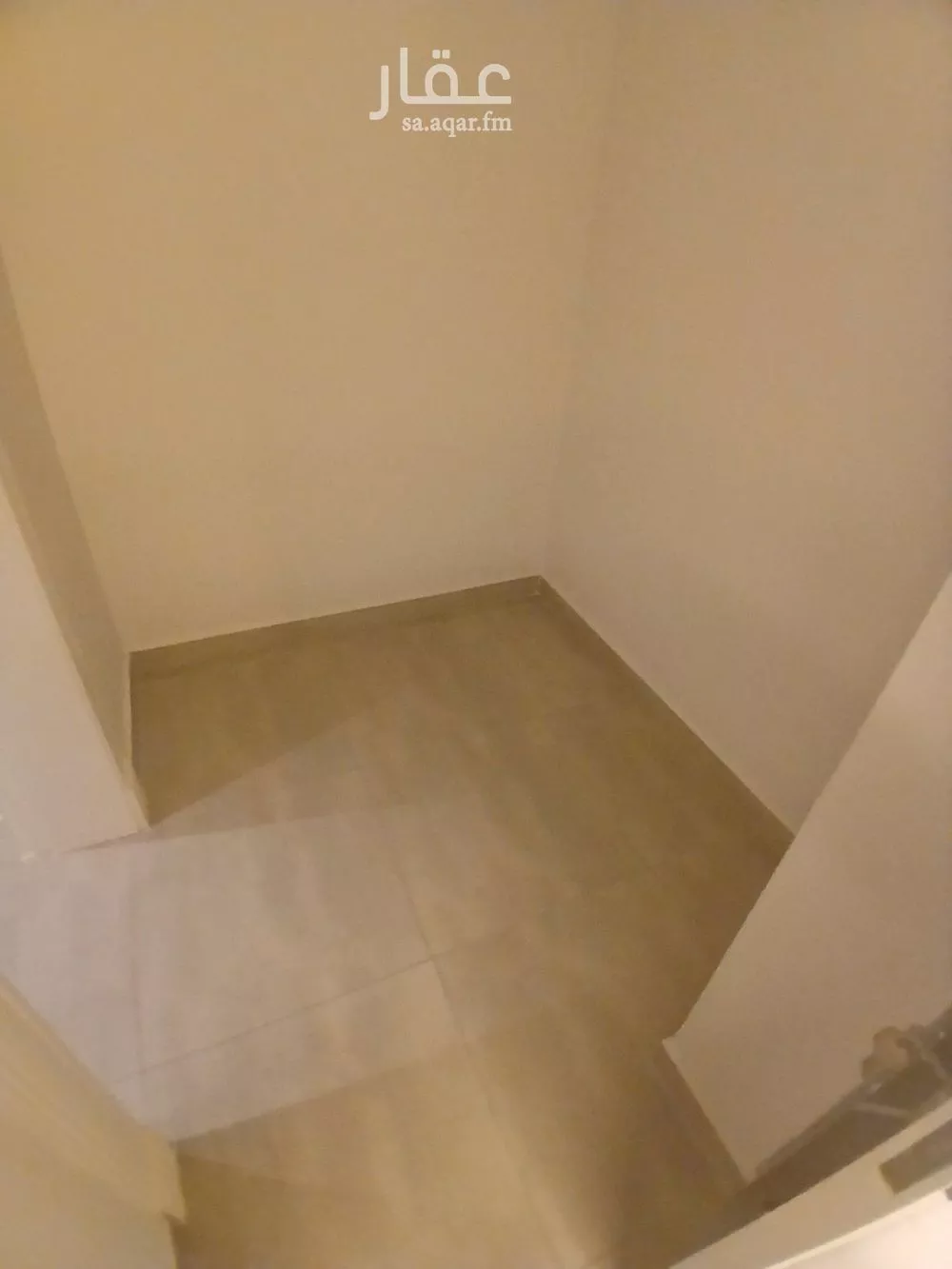 شقة 3 غرف في الملقا 4