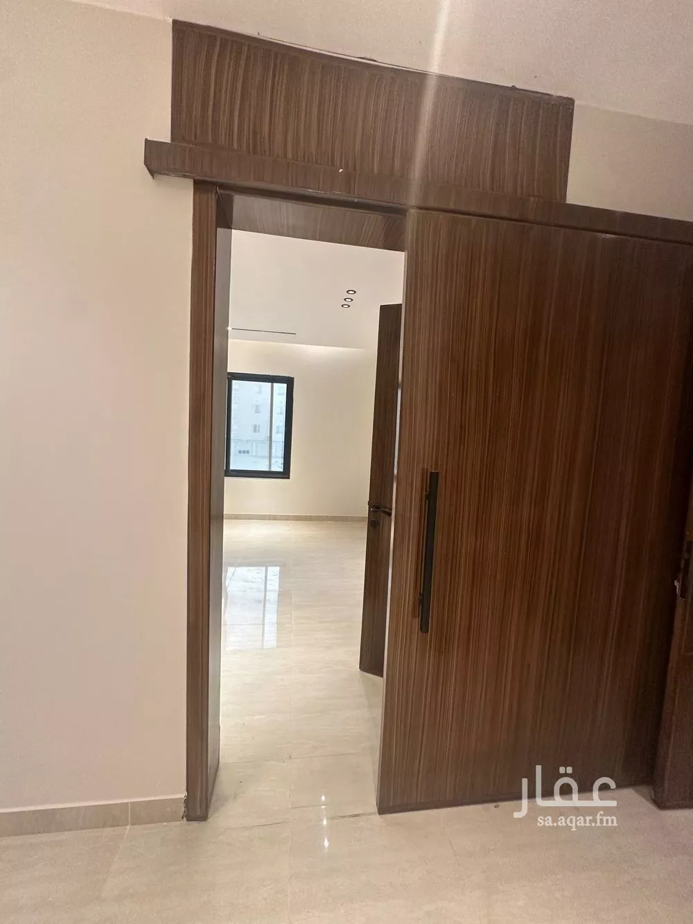 شقة 4 غرف في الحمرا 5