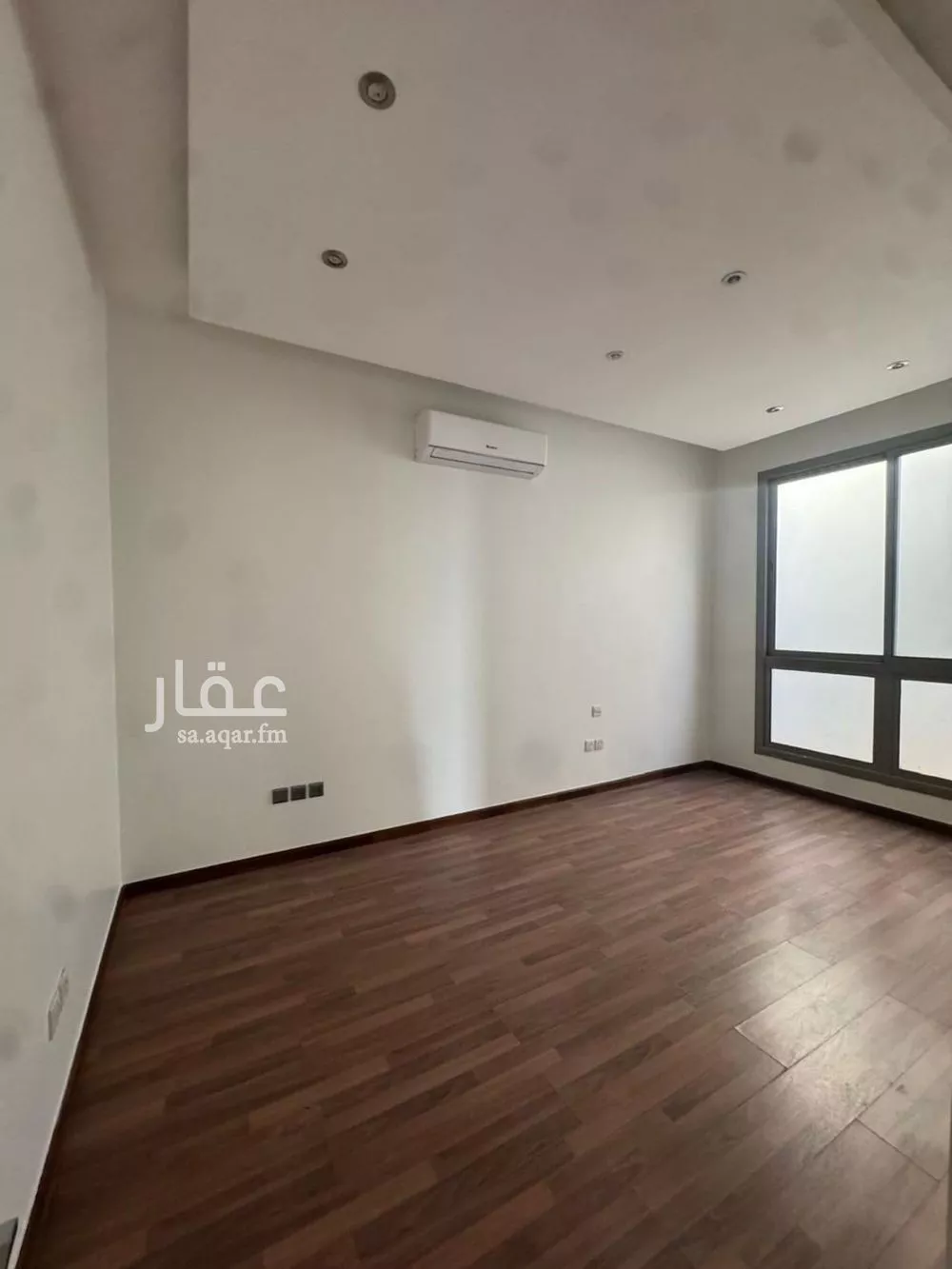 فيلا 4 غرف في العارض 1