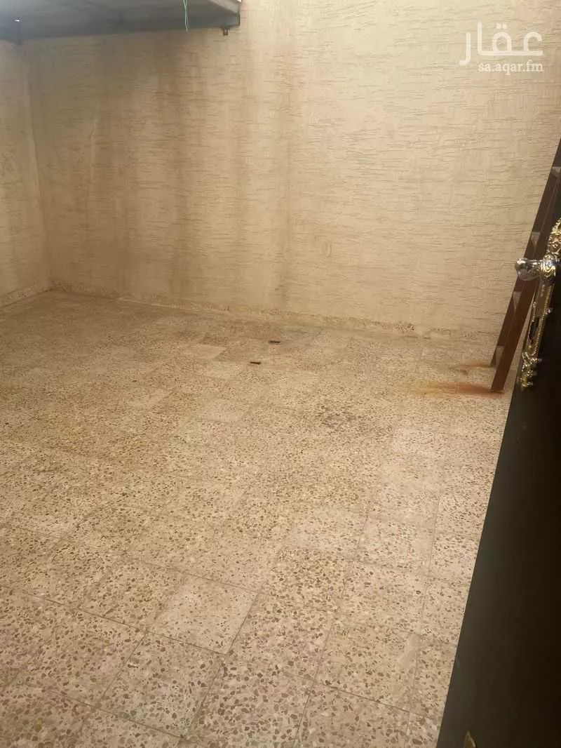 شقة 4 غرف في عكاظ 1