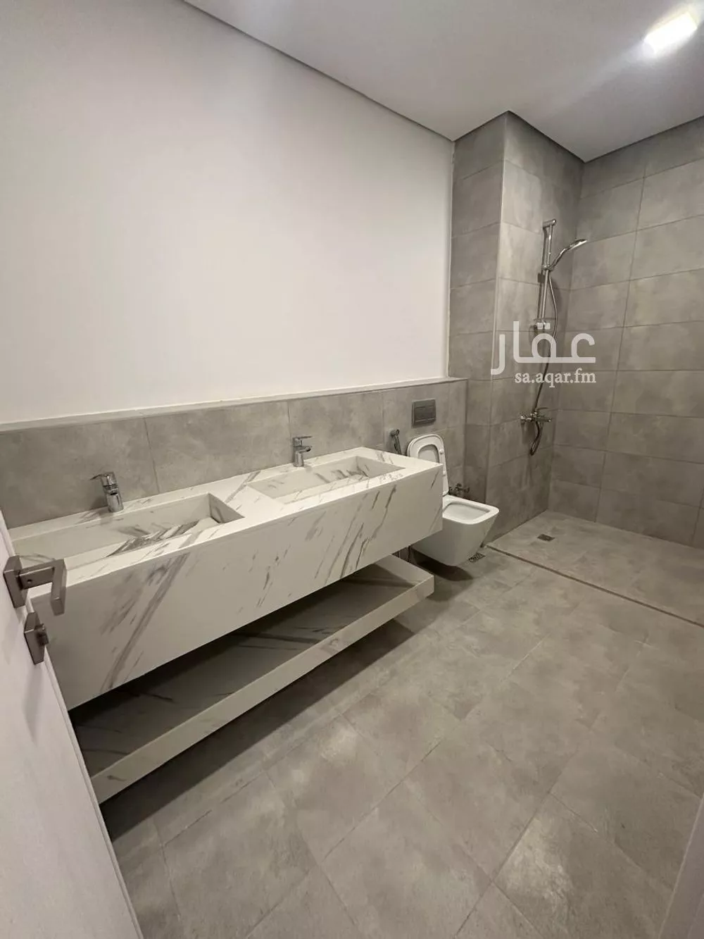 فيلا 5 غرف في النرجس 3