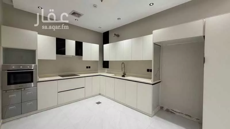 شقة 4 غرف في الحمرا 3