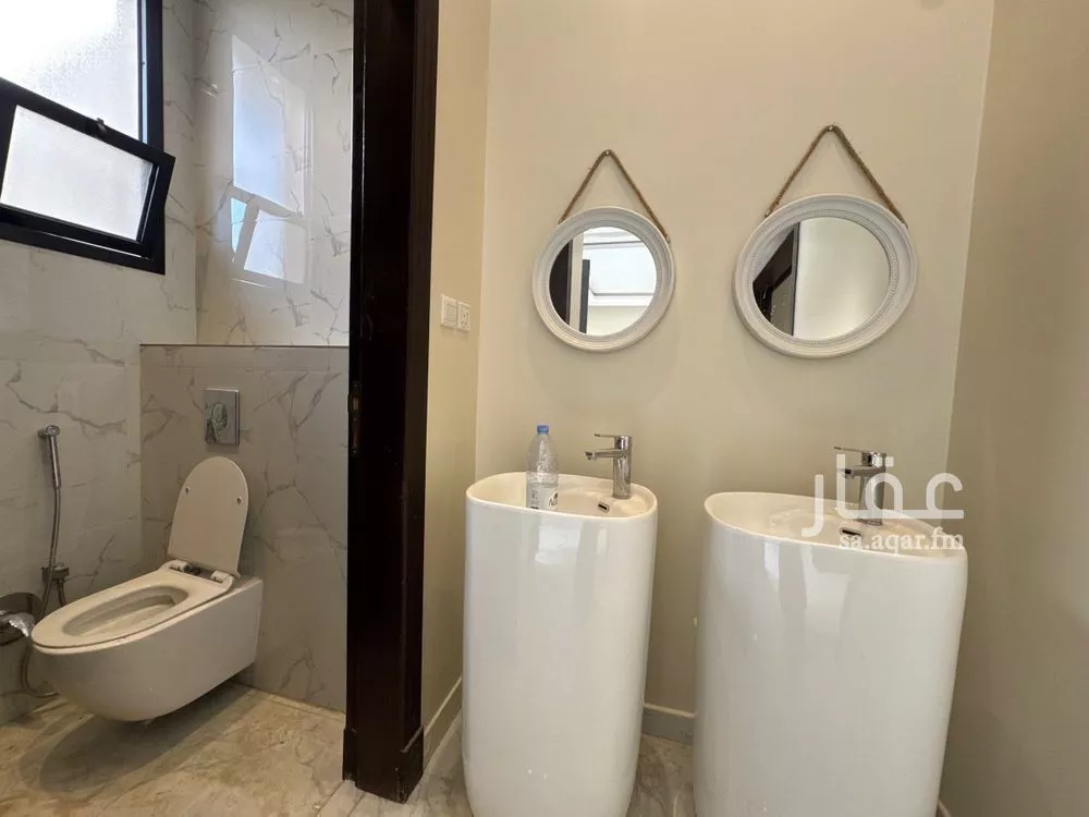 فيلا 5 غرف في العارض 4