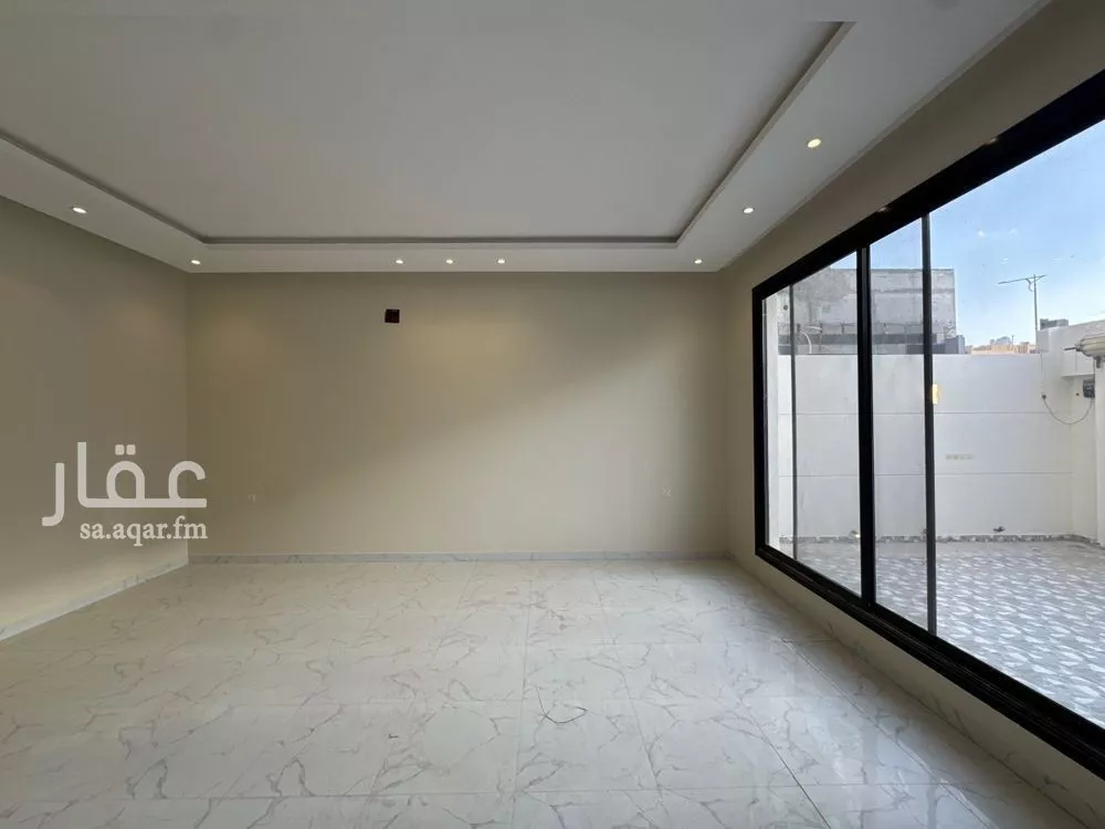 فيلا 5 غرف في العارض 3