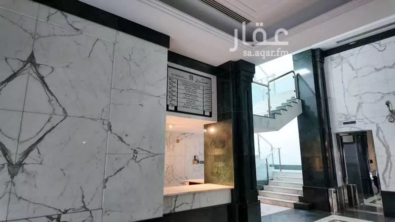 محل 343 م² في البلد 5