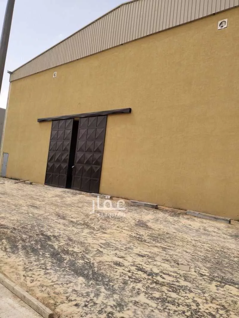 مستودع 1921 م² في طيبة 5