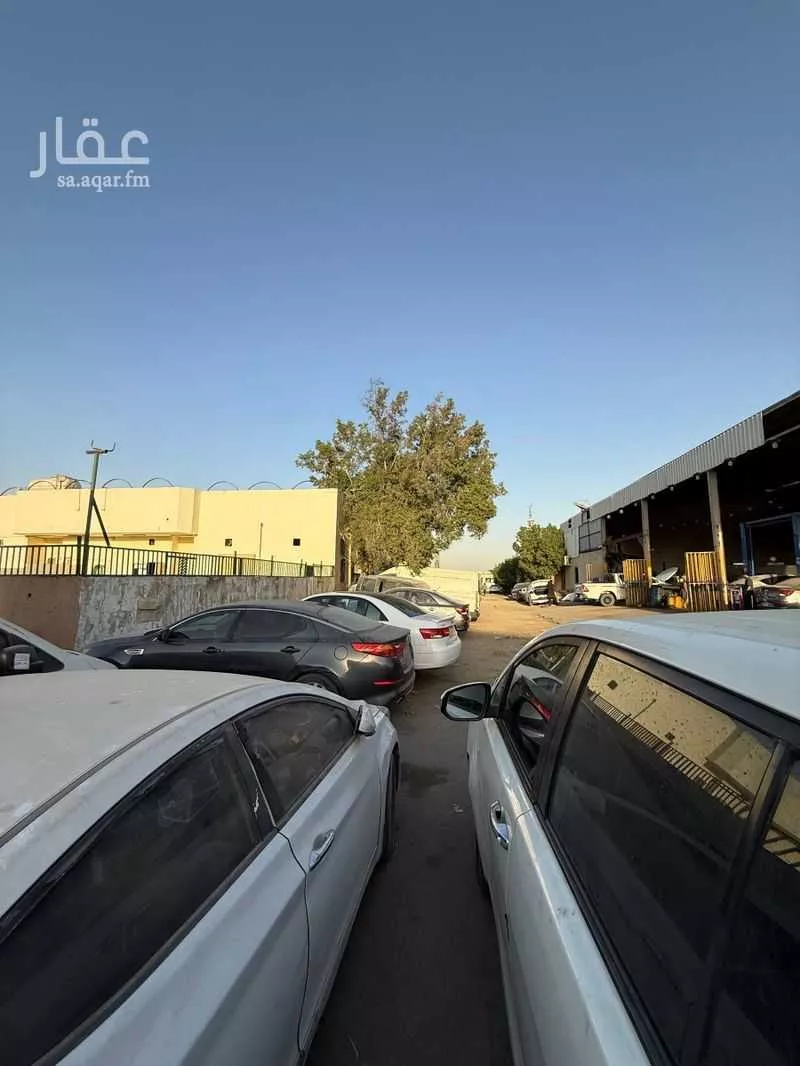 أرض 1200 م² في المصانع 4